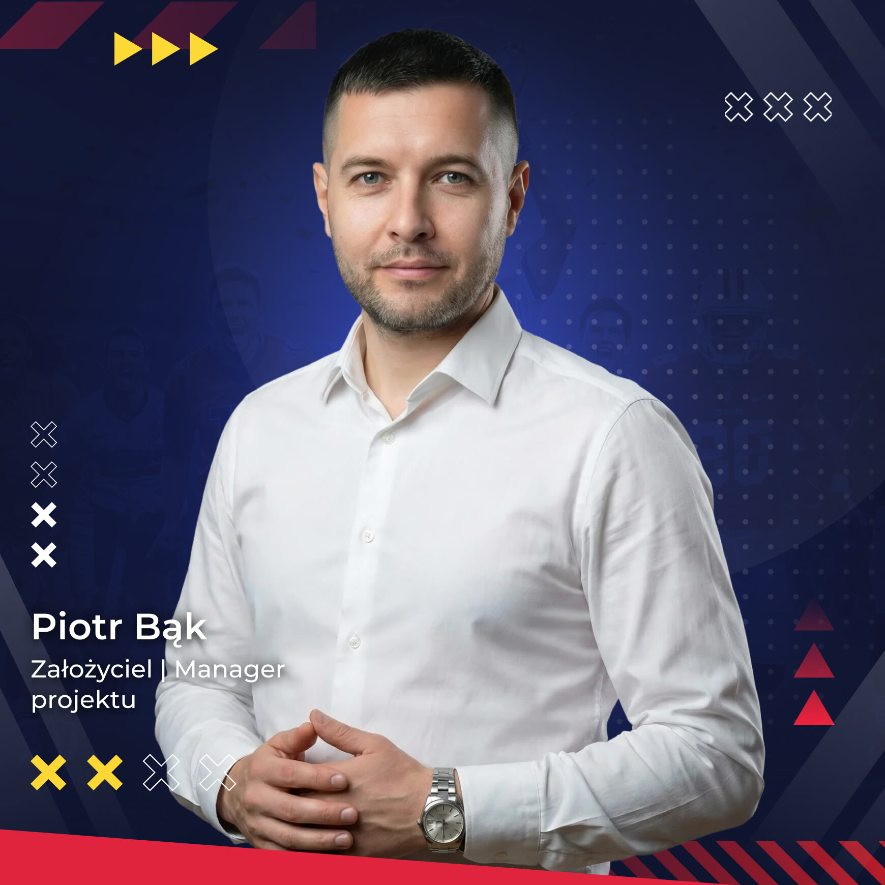 Portret Piotra Bąka, założyciela i managera projektu ProgramyDlaKlubow.pl, byłego piłkarza i prezesa organizacji sportowej.